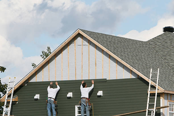 Professional Emergency Siding Repair technician working in Algonquin, MD